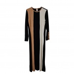 Vestido longo Tam. P. by Gatos & Gato em viscose canelada nas cores preto caqui e branco com etiqueta original, nunca usado, ombro 35, Com. 125 cm.