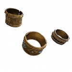 Três braceletes indianas douradas, lavradas e repuxadas com desenhos simétricos em alto relevo, fecham por pressão,  Diam. 6,5 cm.