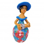 Escultura em terracota policromada representando figura feminina, 8 x 8,  Alt 16 cm.