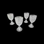 Quatro taças para vinho água em cristal de bico de jaca, Alt. 14, Diam. 6 cm.