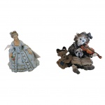 Par de esculturas em resina, sendo Yesterday & Child e dama com traje de época, Alt. 9 cm.