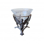 Cachepot em vidro craquelê, guarnição em bronze representando anjos, Alt. 14, Diam. 13 cm.