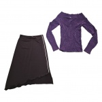 Uma saia by Skyhigh e uma blusa em poliéster, Tam. G, Cintura. 70, Com. 58 cm.