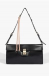 Schutz - Bolsa em couro extra macio preto com fecho em metal "ouro velho". NOVA, com etiqueta! Acompanha dust bag Dimensões: 12 x 36 x 20 cm (comprimento x largura x altura) Comprimento da alça: 40cm