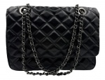 Grande bolsa em couro legítimo preto em matelassê repleta de compartimento internos. NOVA, SEM USO. Altura: 25cm Comprimento: 34cm Largura: 9,5cm Altura da alça: 27cm