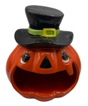 Halloween - Baleiro em cerâmica policromada representando ábobora com chapéu de feiticeiro. Altura: 20cm Diâmetro: 18cm