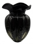 Grande vaso em vidro de murano gomado negro adornado por bolhas internas, modelo "trouxinha". Altura: 25cm Diâmetro: 20cm