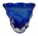 Vaso em vidro de murano gomado decorado por bolhas internas. Altura: 12,5cm Diâmetro: 13,5cm