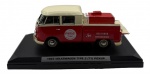 Carro modelo Volkswagen Type 2 (T1) Pick up ano 1963 em metal e material sintético. Pintura automotiva especial Coca-Cola. Escala 1:24  Comprimento: 14cm