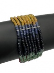 Magnífica pulseira com oito voltas de rubis, esmeraldas, safiras azuis e amarelas. Fecho em ouro 18k. Comprimento aberto: 18cm Largura: 3cm