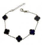 Pulseira em prata de lei, 925mls, pingentes no feitio de trevo de cinco folhas cravejado por lápis lázuli. Modelo similar ao da Joalheria Van Cleef  e Arpels.  Comprimento ajustável: 15,5 - 18,5cm Largura dos trevos: 5mm