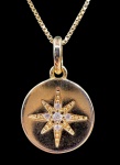 Colar em prata de lei vermeil com pendente no feitio pastilha com estrela cravejado por zircônia brancas. Modelo similar a joalheria H.Stern. Comprimento fechado ajustável: 22,1 - 24,7cm