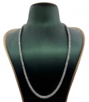 Longo colar em prata de lei modelo riviera cravejada por zircônias brancas. Comprimento: 56cm Largura: 4mm