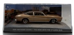 007 - Miniatura colecionável do carro AMC Matador Coupe do filme "The man with the golden gun" da franquia 007 (James Bond). Escala 1:43