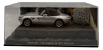 007 - Miniatura colecionável do carro BMW Z8 do filme "The world is not enough" da franquia 007 (James Bond). Escala 1:43