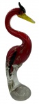 Escultura em vidro de murano italiano no feitio ave guará, em tons de vermelho, vermelho, amarelo, salpicado com pó de ouro. Altura: 31cm Comprimento: 10,5cm Largura: 9,5cm