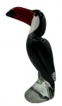 Escultura em vidro de murano italiano no feitio de tucano. Altura: 26cm Comprimento: 10,5cm Largura: 7,5cm