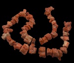 Enorme fio para montagem feito com corais grandes. Peso: 1.08kg Comprimento médio de cada conta: 2cm  Comprimento: 1,1m