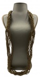 Longo colar feito com miçangas "ouro velho". Comprimento: 47cm