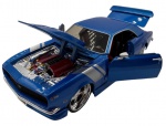 COLECIONISMO - Carro Chevrolet Camaro SS, ano 1968, feito em metal com detalhes em material sintético. Pintura automotiva e pneus de borracha. Abrem as portas, mala e capô. Fabricado pela Maisto. Escala 1:24  Altura: 6cm Comprimento: 19,5cm Largura: 8cm
