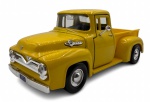 COLECIONISMO - Carro Ford F-100 Pickup ano 1955, feito em metal com detalhes em material sintético. Pintura automotiva e pneus de borracha. Abrem as portas e capô.Escala 1:24  Altura: 8cm Comprimento: 20cm Largura: 8cm