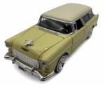 COLECIONISMO - Carro Chevrolet Bel Air Nomad, ano 1955 feito em metal com detalhes em material sintético. Pintura automotiva e pneus de borracha. Abrem as portas e capô. Escala 1:24  Altura: 7cm Comprimento: 21,5cm Largura: 8cm
