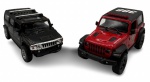 Colecionismo - Lote composto por dois carros, sendo um Hummer H2 SUV, ano 2008 e outro  Jeep Wrangler, ano 2018 (bombeiros) em metal com partes em material sintético. Fricção nas rodas. Pintura automotiva. As portas abrem. Escala 1:40 e 1:34 (respectivamente).