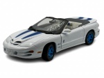 COLECIONISMO - Carro modelo Pontiac Firebird, ano 1999. Feito em metal com detalhes em material sintético. Pintura automotiva e pneus de borracha. Abrem as portas e capô. Escala 1:18 Altura: 7,5cm Comprimento: 27cm Largura: 10cm