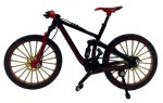 Colecionismo - Bicicleta MTB Full Suspension em metal com detalhes em material sintético. Escala 1:10 Altura: 10cm Comprimento aberto: 18cm