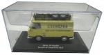 Colecionismo - Carro modelo Sava J4 Austin - serviço de competición, em metal com detalhes em material sintético. Pintura automotiva. Companha expositor e caixa acrílica. Escala 1:43 Altura: 7,7cm Comprimento: 15,2cm Largura: 7,7cm