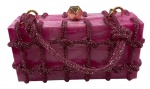 Bolsa clutch em acrílico rosa pink marmorizado com alça de cristais e alça longa de corrente removível. Inteiramente coberta por detalhes com cristais cor champanhe. Altura: 11cm Comprimento: 20cm Largura (sem detalhe) : 6cm comprimento total (com alça) : 24,5cm