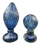 Duas pinhas em vidro de murano gomado decorado por bolhas internas. Altura do maior: 25,5cm Diâmetro do maior: 11cm