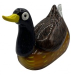 Escultura no feitio de pato em vidro de murano italiano decorado por bolhas internas amarelas e pó de ouro e prata. Altura: 13cm Comprimento: 22cm Largura: 9,5cm