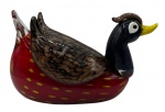 Escultura no feitio de pato em vidro de murano italiano decorado por bolhas internas amarelas e pó de ouro e prata. Altura: 13,5cm Comprimento: 21,5cm Largura: 9,5cm