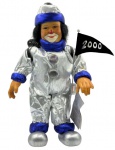 Boneco de coleção feito em porcelana representando palhaço astronauta (celebrando a virada do milénio "2000"). Braços articulados. Altura: 37cm Comprimento: 26cm