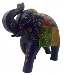 Escultura em madeira representando elefante, provavelmente Indonésia, policromia colorida. Altura: 19,5cm Comprimento: 25cm Largura: 10cm