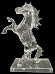 Escultura em cristal translúcido representando cavalo.  Altura: 11cm Comprimento: 10cm Largura: 5cm