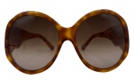 Ferragmo - Óculos de sol feminino em acetado "tartaruga", guarnições em metal dourado cravejado por pedras brancas. Apresenta número de série e marcações.