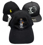 Lote composto por três bonés sendo dois Polo Ralph Lauren e um com bordado de bola de basquete.