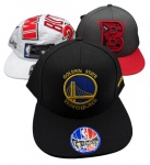 Lote composto por três bonés sendo um Chicago Bulls, um Golden State Warriors e um dos Miami Butler.