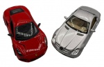 Colecionismo - Lote composto por dois carros, sendo um Lotus Emira e outro Mercedes-Benz SLK-Class. Ambos em metal com partes em material sintético. Fricção nas rodas. Pintura automotiva. As portas abrem. Escala 1:40 e 1:34