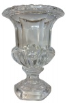 Vaso em meio cristal translúcido, base octogonal. Altura: 26cm Diâmetro: 20cm