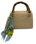 SERPUI - Bolsa estruturada de palha da famosa grife paulista Serpui alças de bamboo. Apresenta algumas manchinhas no forro. Altura: 21cm Altura da alça: 17cm Comprimento: 27,5cm Largura: 10cm