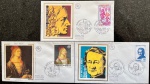 França - Seleção de 3 envelopes FDC's com selos e carimbos comemorativos. Esta rara emissão de envelopes foi confeccionada com a ilustração do envelope em seda e em excelente qualidade e conservação! Oportunidade!
