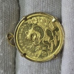 Moeda de OURO 999 da China 10 Yuan 1991 pesando 3.1g. Panda 1/10 OZ 0.999. Obs: encastuada em pingente com peso total de 3.85g