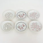 PORCELANA, seis (6) porta petiscos circulares, ornamentação floral policromada, marca STUDIO RACHEL, medindo 11 cm, vide foto.