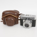 FOTOGRAFIA, uma (1) antiga câmera fotográfica, marca ZEISS IKON, modelo PRONTOR-MATIC 500 SL, Made in Germany, capa em couro, usada, não testada e sem garantia, vide foto.