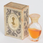 FLACON DE PARFUM, um (1) FEMME, Parfum de Toilette, marca ROCHAS, Paris, na caixa, sem uso e com evaporação de conteúdo.