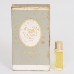 FLACON DE PARFUM, um (1) MISS DIOR, Parfum, marca CHRISTIAN DIOR, Paris, sem uso e na caixa.