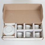 PORCELANA, seis (6) xícaras para café, pires octogonais, tonalidade branca, manufatura SCHMIDT (Pomerode, SC; Mauá, SP; Campo Largo, PR, fundada em 1945, ainda em atividade, maior fábrica de porcelana da América Latina), acondicionadas na caixa original e sem uso, ideais para presente, vide foto.